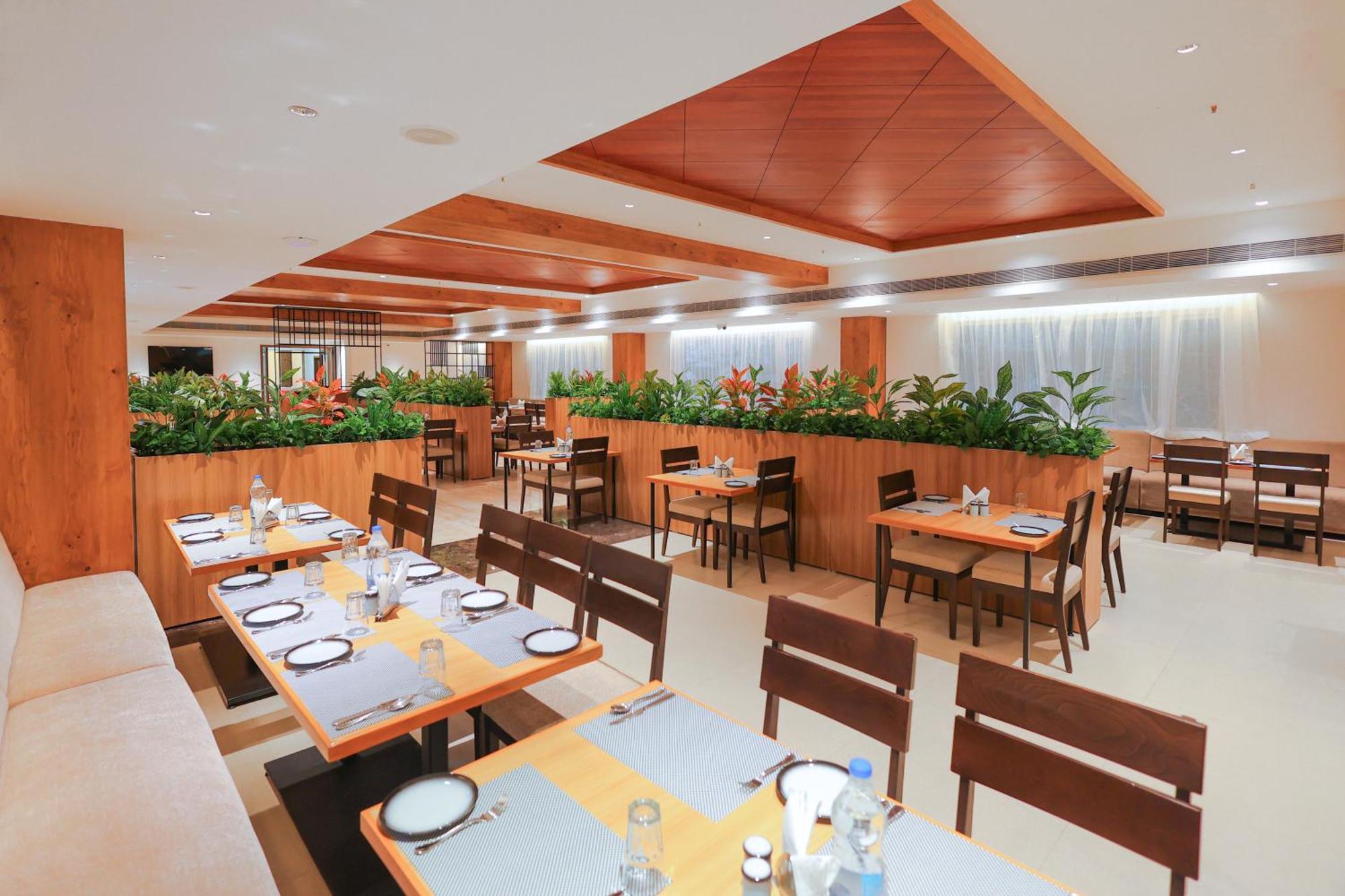 Icon Grand Hotel By Bhagini Bangalore Buitenkant foto