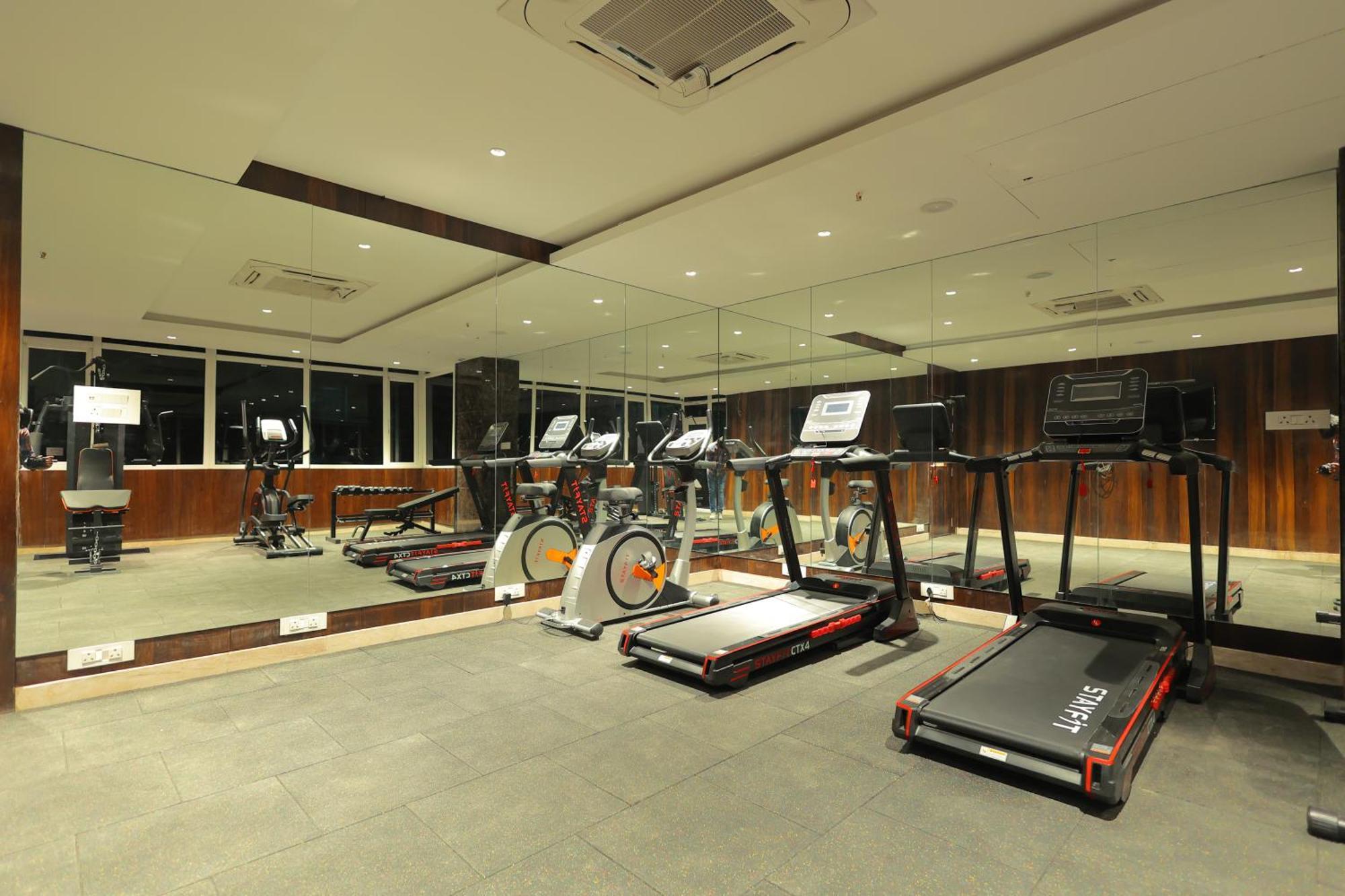 Icon Grand Hotel By Bhagini Bangalore Buitenkant foto