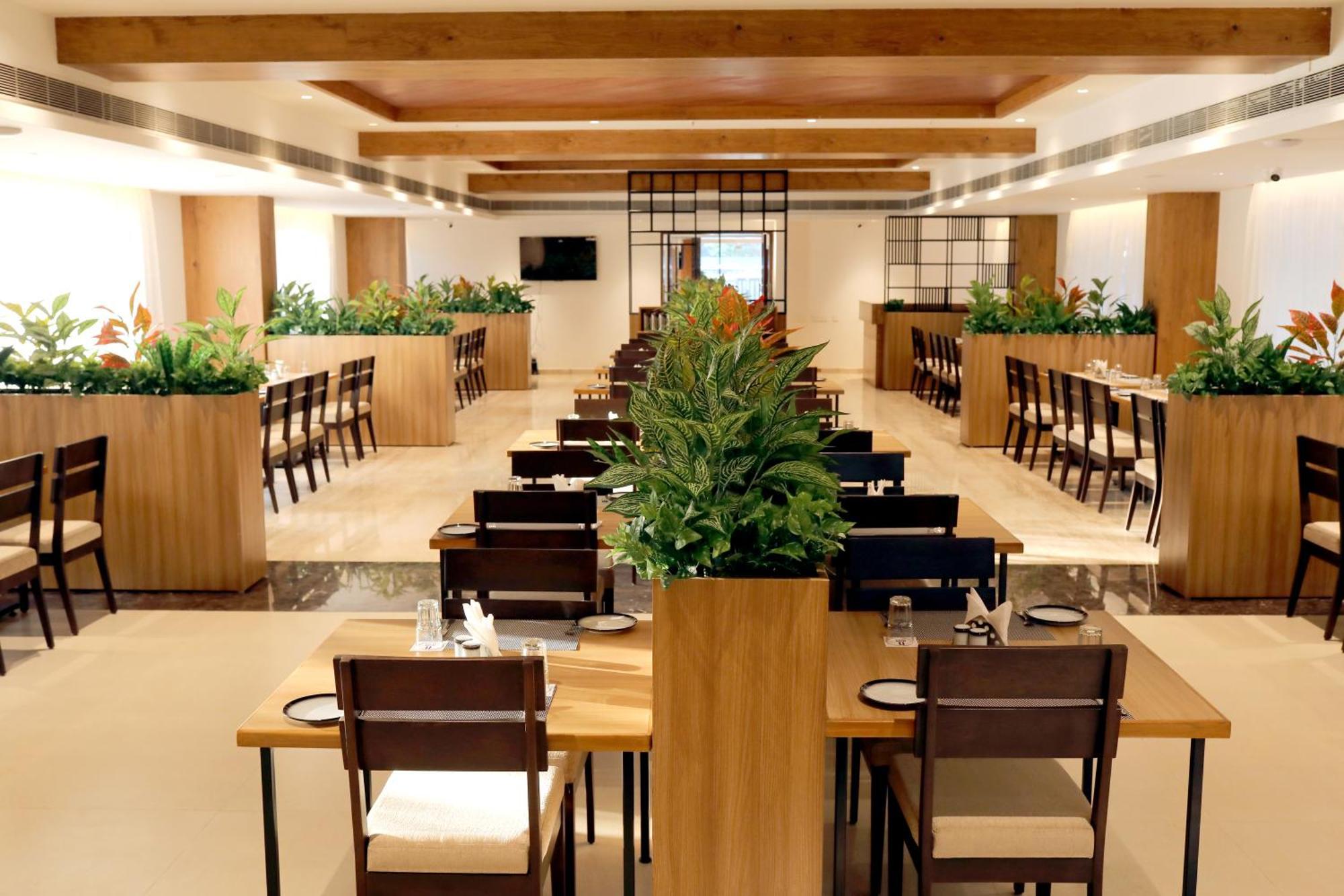 Icon Grand Hotel By Bhagini Bangalore Buitenkant foto