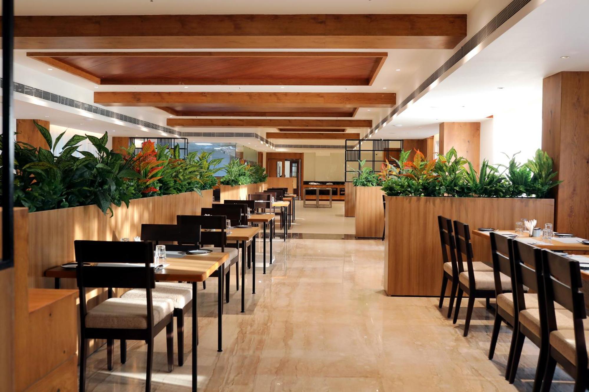 Icon Grand Hotel By Bhagini Bangalore Buitenkant foto